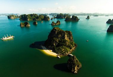 Bai Tu Long Bay Cruise