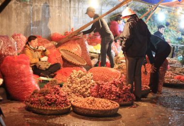 Hanoi - Long Bien market in the morning