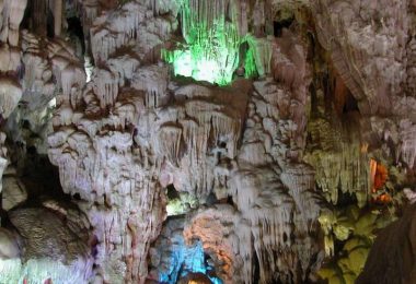 Thien Cung cave
