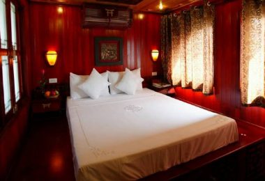 Deluxe Cabin Lamour Junk