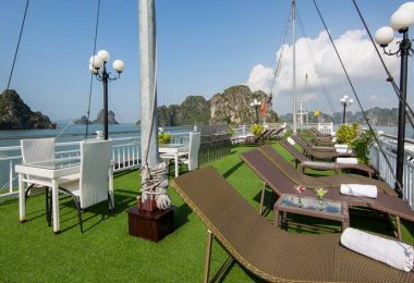 Signature Sundeck