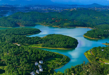 Tuyen Lam Lake