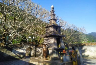 Hue Quang Stupa